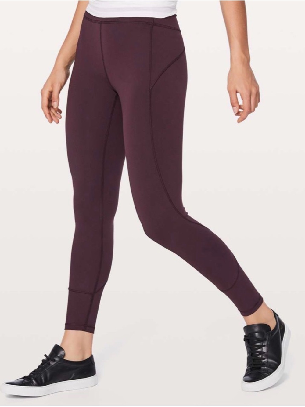 Lululemon In Movement 7/8 Tight *Everlux 25"
Black Cherry 2